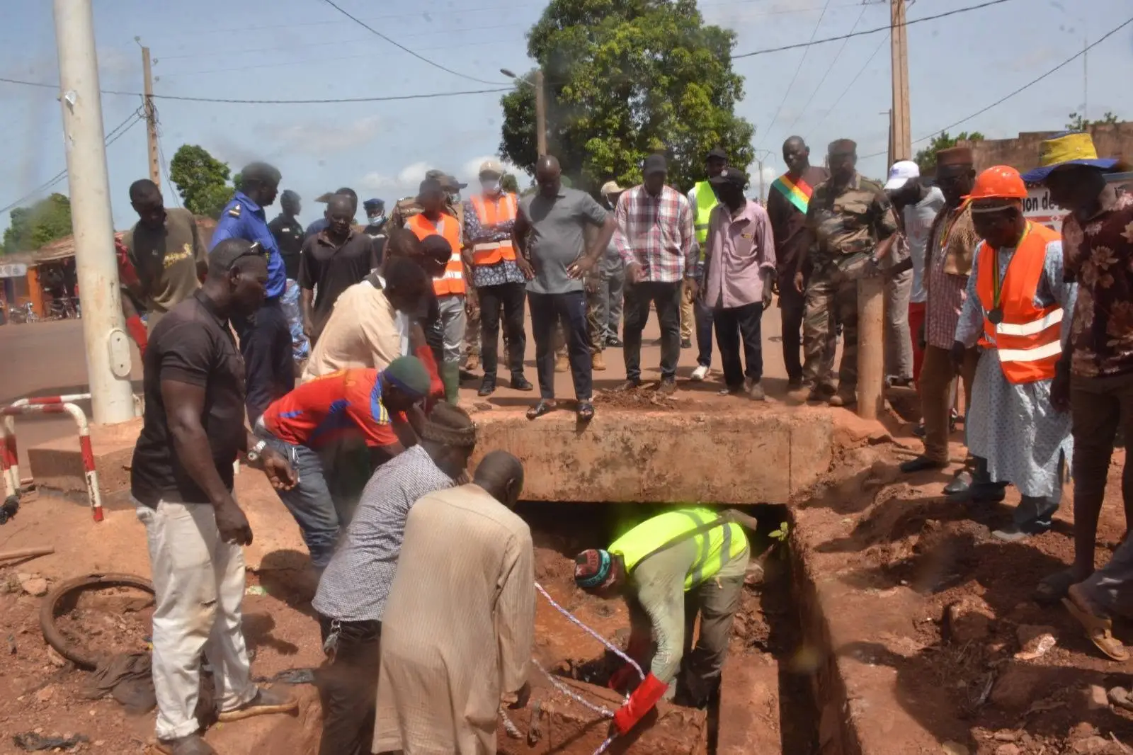27ème Edition de la Quinzaine de l’environnement à Bougouni : Les Forces vives mobilisées pour une journée citoyenne de salubrité de la ville de Banimonotié