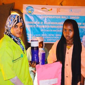 Formation Professionnelle à Ménaka : Les jeunes filles déscolarisées formées à la savonnerie