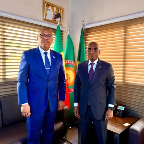 Ambassade du Mali à Brazzaville (République du Congo) : L’Ambassadeur, S.E Aguibou DIALLO reçoit la visite de son homologue de la République Démocratique du Congo (RDC)