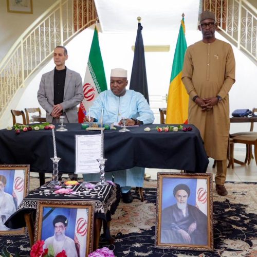 Crise en Iran et décès de Son Éminence Ayatollah Seyed Ali KHAMENEI : Le Premier ministre Abdoulaye MAÏGA présente les condoléances du Mali à l&rsquo;ambassadeur d&rsquo;Iran