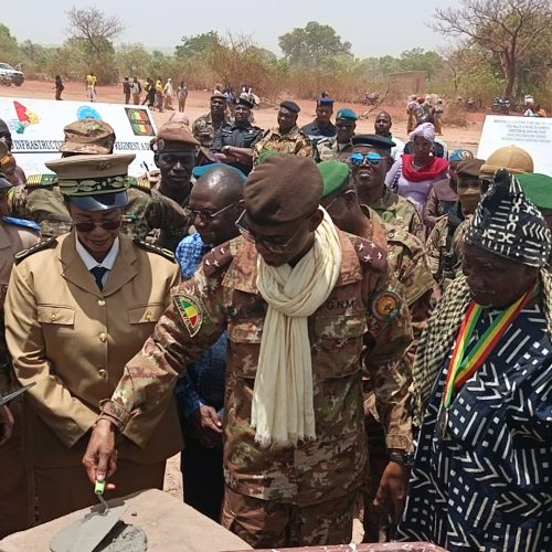 Renforcement des capacités militaires : Le ministre Sadio Camara pose la première pierre du camp militaire de Dioïla