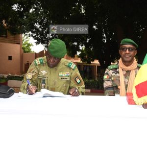 Ecole de Guerre du Mali : Les auditeurs de la 2ème Promotion de l&rsquo;École de Guerre du Niger en immersion