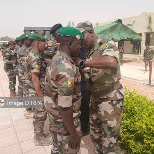 Région de Kidal : La Région Militaire N°7 rend un hommage mérité à ses nouveaux promus et médaillés du mérite militaire russe