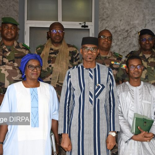 Coopération militaire Mali-Sénégal : Des échanges fructueux entre le ministre d’Etat Sadio CAMARA et l’Ambassadrice du Sénégal sur la nécessité de renforcer la coopération sécurité