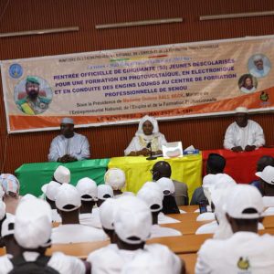 Lancement officiel des sessions de formation : la ministre Oumou Sall Seck parraine l’insertion socio professionnelle de 50 jeunes déscolarisés dans divers domaines