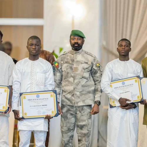 Promotion de l’Excellence et Valorisation du Mérite : REMISE DE CADEAUX AUX MEILLEURS ÉLÈVES DU BACCALAURÉAT, SESSION 2025 ET 2026