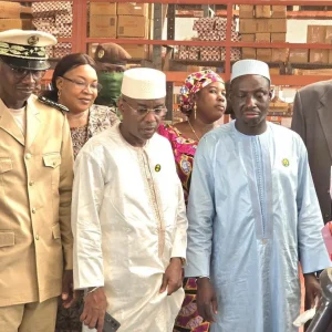 Visite du Ministre de l’Agriculture et du Gouverneur à Samanko : Dr Ibrahima Samaké et Elhaj Lamine Kapory SANOGO s’imprègnent de l’évolution de la campagne