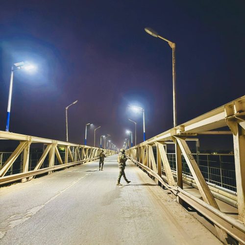 Éclairage public : Le pont de Kayes s’illumine grâce à l’initiative du Gouverneur Moussa SOUMARE