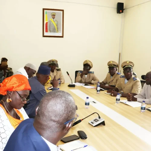 Opération « Solidarité scolaire à Koulikoro » : Le Gouverneur informé sur la 5ème édition de distribution de cahiers aux élèves de la commune du Meguétan et environs