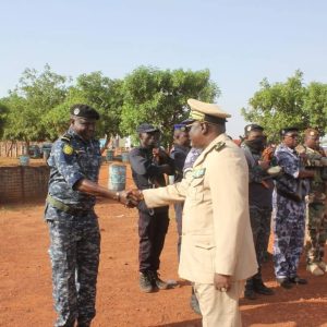 Koutiala : Le Gouverneur Harouna SAMAKÉ s’enquiert de l’état des forces de défense et de sécurité dans la région