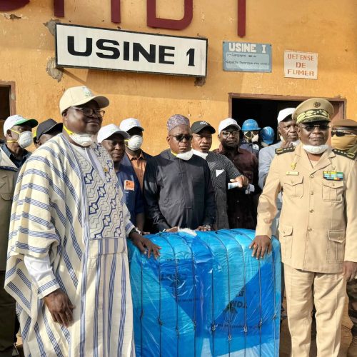 Démarrage de la campagne d’égrenage de coton à Koutiala :  Le PDG de la CMDT assiste à la production de la 1ère balle de fibre cotonnière