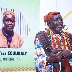 Conférence « Faso Baro Kènè » : Le Parrain du mois de Juillet, l’artiste marionnettiste Yaya COULIBALY met l’accent sur « NDOMO »