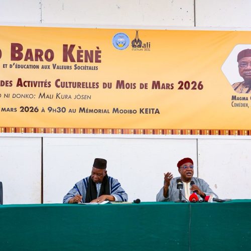Rencontre « FASO BARO KÈNÈ » : L’homme de Culture Magma Gabriel KONATÉ a mis en lumière sur la nécessité de bâtir un nouveau Mali, à travers l’éducation aux valeurs sociétales