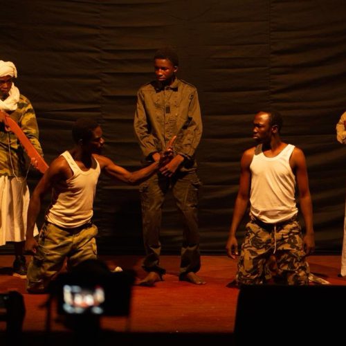 Soirée théâtrale au Palais de la Culture : « LA PAIX MAINTENANT » d&rsquo;Aguibou DEMBÉLÉ à l&rsquo;honneur