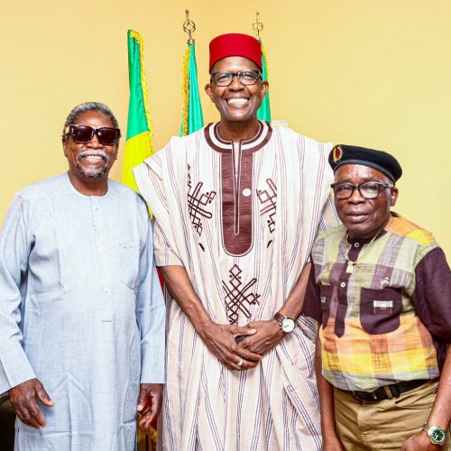 Arts – Humour : Le ministre Mamou DAFFE rend un hommage mérité à Habib DEMBÉLÉ dit « Guimba National » et à Michel GOHOU