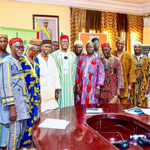 Plan d&rsquo;unification et de réconciliation des chasseurs (Donso) du Mali : La commission reçue par le ministre Mamou DAFFÉ en prélude au congrès national