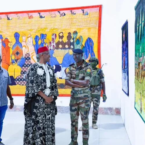 Promotion Culturelle et Artisanale du Mali : L’exposition « L’ÂME DES SIGNES » D’Abdoulaye KONATÉ prolongée jusqu’au 4 octobre 2026