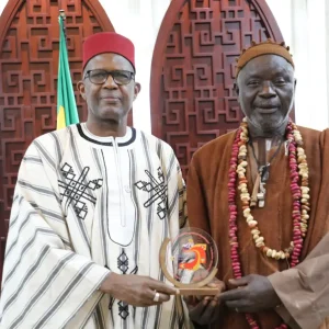 Promotion des Arts et de la Culture : Le ministre Mamou DAFFE reçoit l’artiste marionnettiste Yaya COULIBALY, parrain du mois