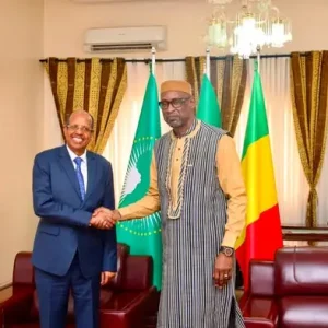 Visite du Président de la Commission de l’Union Africaine : Une séance de travail fructueuse entre SEM. Mahmoud Ali YOUSSOUF et le ministre Abdoulaye DIOP
