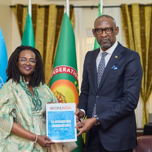Coopération Mali – ONU : Les nouvelles représentantes du PNUD et de l’ONU-SIDA présentent leur document d’accréditation au Mali à Abdoulaye Diop
