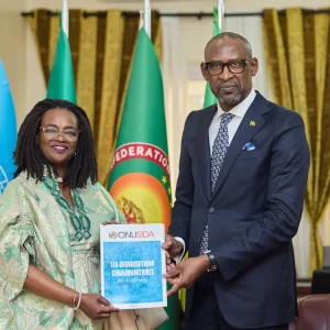 Coopération Mali – ONU : Les nouvelles représentantes du PNUD et de l’ONU-SIDA présentent leur document d’accréditation au Mali à Abdoulaye Diop