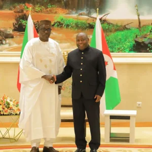 Diplomatie – Mali – Burundi : L’Ambassadeur SEM. Seydou COULIBALY a présenté ses lettres de créance au Président Burundais, SEM. Evariste NDAYISHIMIYE,