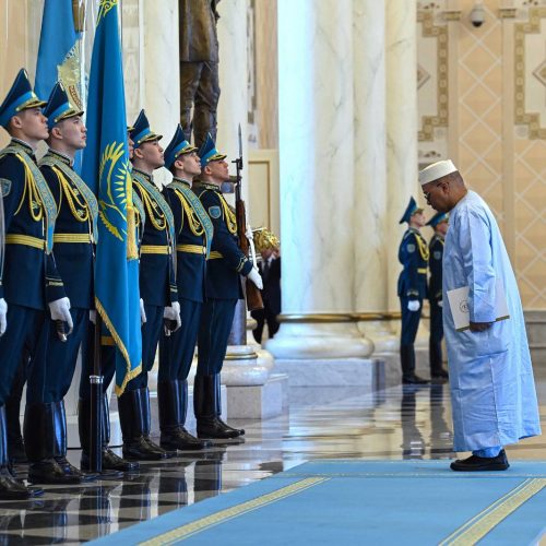 Diplomatie : L’Ambassadeur Seydou KAMISSOKO présente ses Lettres de créance au Président kazakh
