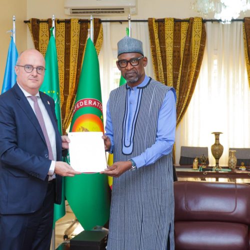 Diplomatie :  l’Ambassadeur suisse Pietro MONA présente ses lettres de créance au ministre Abdoulaye Diop