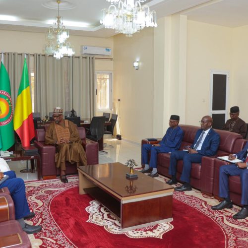 Son Excellence Monsieur Abdoulaye DIOP, Ministre des Affaires étrangères et de la Coopération internationale, a reçu en audience, ce mardi 17 mars 2026, Son Excellence Monsieur Ahmed Turki Ahmed Al Turki AL SUBAIE, Ambassadeur désigné de l’État du Qatar, venu pour la présentation des copies figurées de ses lettres de créance.