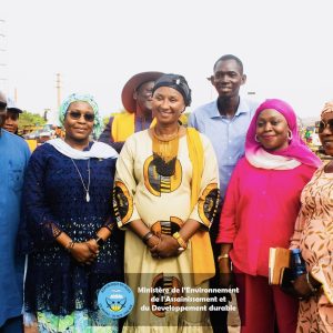 Supervision du curage des collecteurs et caniveaux dans le District de Bamako : Les ministres chargés de l’Assainissement et des Infrastructures sur le terrain