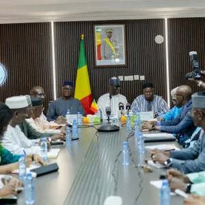 Visite du Ministre Issa Ousmane COULIBALY à la CPS et à l’AIGE : des échanges constructifs pour le renforcement de la gouvernance administrative et électorale