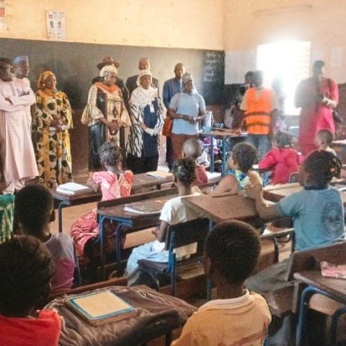 Concours inter-écoles de salubrité : La ministre DOUMBIA Mariam TANGARA visite certains établissements scolaires