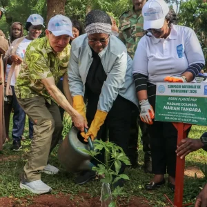 Campagne nationale de reboisement : L’Administrateur adjoint du PNUD immortalise sa visite au Mali, à travers une plantation d’arbres