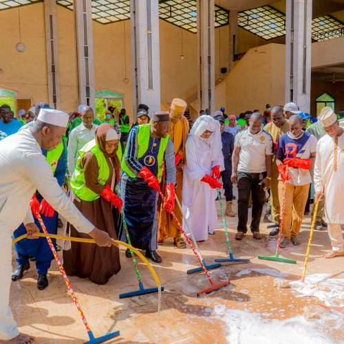 ‘‘ SUNKALO Solidarité’’ 2026 :  La Grande Mosquée de Bamako reçoit un important appui en équipements d’assainissement