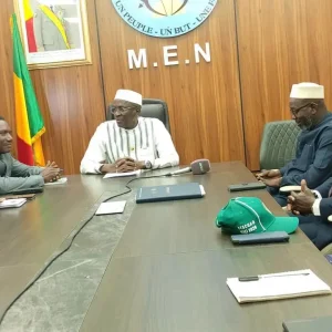 FESCUAO Bamako 2026 : La délégation du Réseau des Clubs UNESCO rend visite au ministre Amadou SY SAVANE