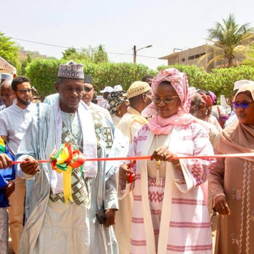 Travaux d’Aménagement en pavés et dalles d’une infrastructure routière : La ministre Oumou SALL SECK inaugure un chantier-école à Darsalam, au 3ème arrondissement