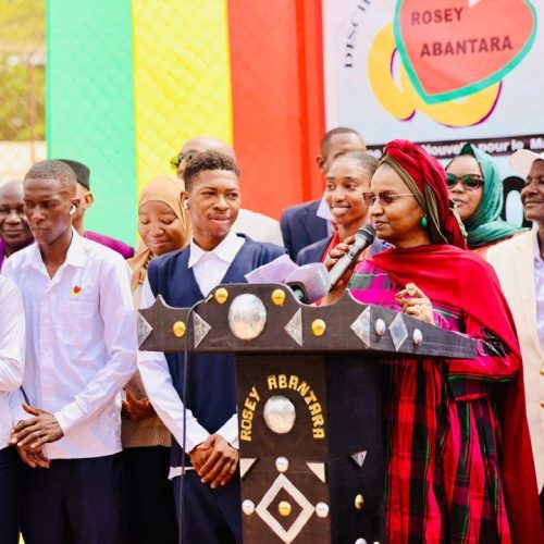 Formation Professionnelle : La ministre Oumou SALL SECK rencontre les jeunes apprenants de certains centres de formation professionnelle