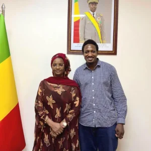 Promotion de l’Entreprenariat : Le Promoteur culturel, Yéli Mady KONATE présente son projet d’émission « Entrepreneur » à la ministre Oumou SALL SECK