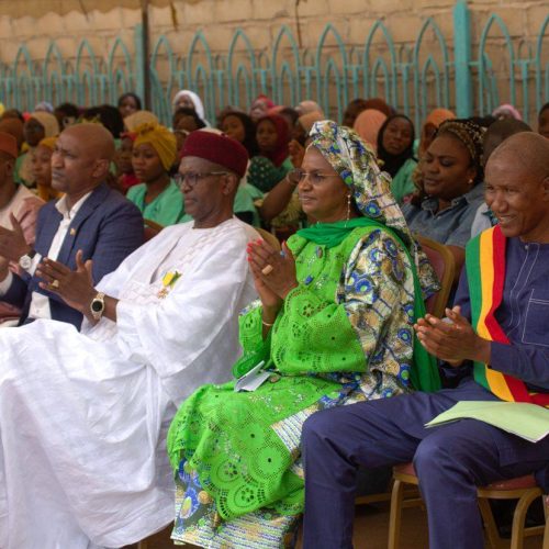 Formation professionnelle : La Ministre Oumou SALL SECK à la rencontre du Centre d’Orientation Professionnelle de Couture et de l’École de Santé Bucco-Dentaire NIAMBELE