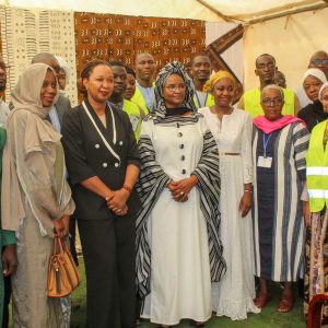 Fonds d’Appui à la Création d’Entreprises par les Jeunes (FACEJ) : La ministre Oumou SALL SECK à la rencontre de deux entreprises bénéficiaires du Fonds