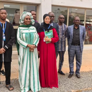 Promotion de l’Entreprenariat : Le Ministre Oumou SALL SECK à la découverte de l’entreprise « Mobilité Verte », spécialisée dans le développement et la commercialisation d’engins électriques