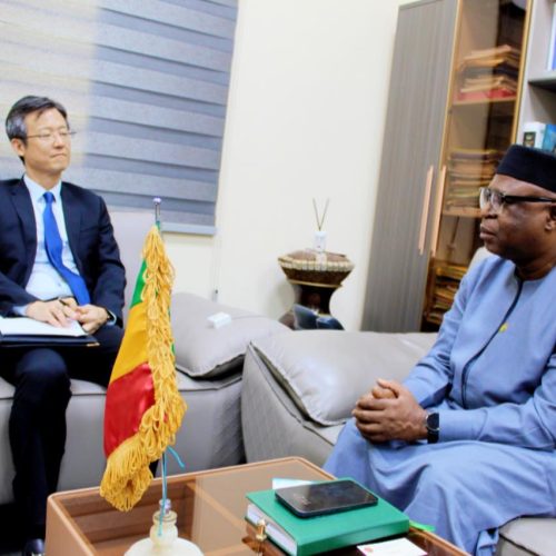 Coopération Mali–Chine : Le Pr Bouréma Kansaye et l’Ambassadeur Li Xiang s’accordent sur le renforcement de la coopération dans le domaine de l’enseignement supérieur et de la recherche scientifique.