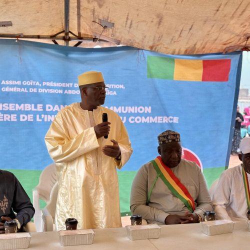 « Sunkalo solidarité » 2026 : Le ministre Moussa Alassane Diallo rompt le jeûne avec les habitants de Baco Djicoroni ACI