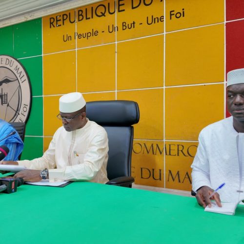 Suspension de l’importation, du transit et de la commercialisation des motocyclettes de cylindrée supérieure ou égale à 125 cm³ : Le Ministre Moussa Alassane DIALLO échange avec les opérateurs économiques