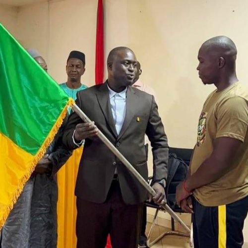Coupe du Monde de Cricket 2027 – Tournoi de la Zone Afrique A :  Le ministre Abdoul Kassim FOMBA remet le drapeau aux Aigles cricketeurs