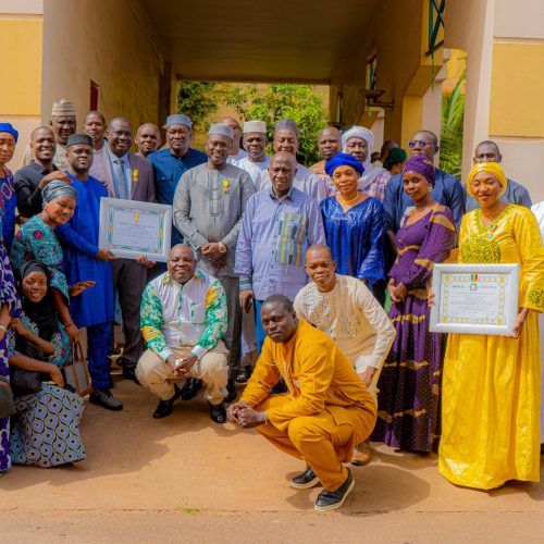Distinctions Honorifiques 2025 : 15 cadres méritants distingués par le ministre Abdoul Kassim FOMBA