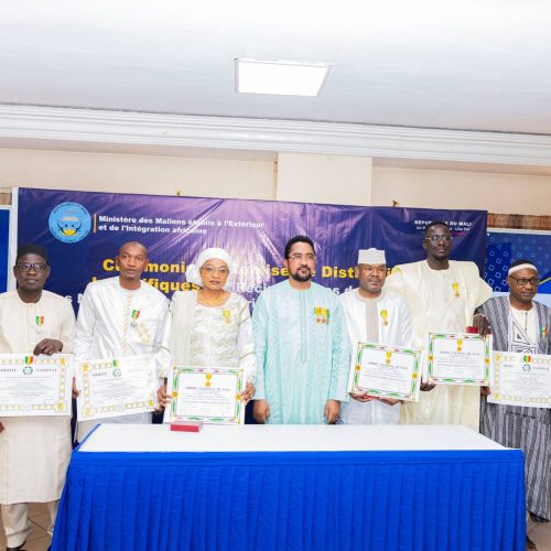 Distinctions honorifiques 2025 : Le Ministre Mossa AG ATTAHER décore ses cadres méritants et des maliens de la diaspora