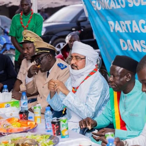 Opération « Sounkalo Solidarité » 2026 : Le Ministre Mossa AG ATTAHER partage l&rsquo;Iftar avec les populations de Djicoroni Para, au 4ème arrondissement de Bamako