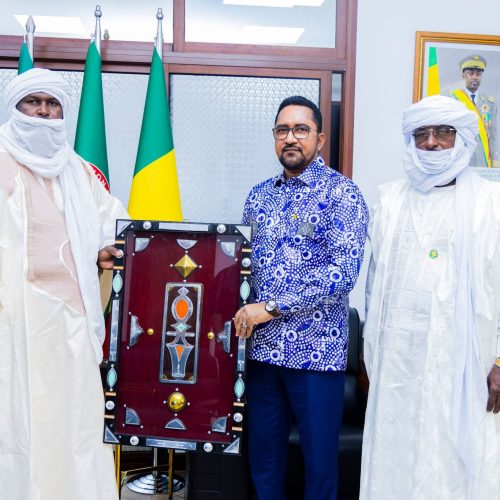 Rayonnement culturel du Sahel : Le Président de l’Association ALACHO (Indigo) du Burkina Faso partage ses initiatives avec le Ministre Mossa AG ATTAHER