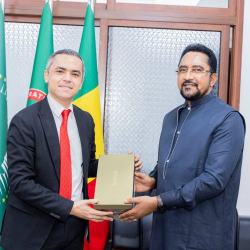 Le Ministre des Maliens établis à l’Extérieur et de l’Intégration africaine, M. Mossa AG ATTAHER, a reçu en audience le Chargé d’affaires de l’Ambassade de la République tunisienne au Mali, M. Mohamed Amine Ben Aoun.